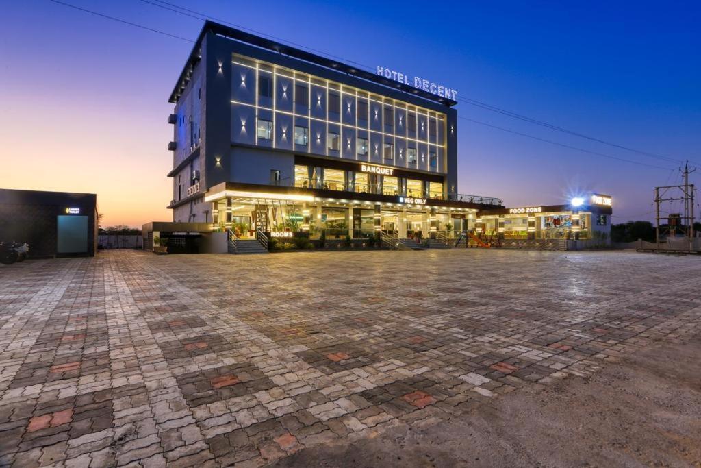 Unjha Hotel Decent المظهر الخارجي الصورة