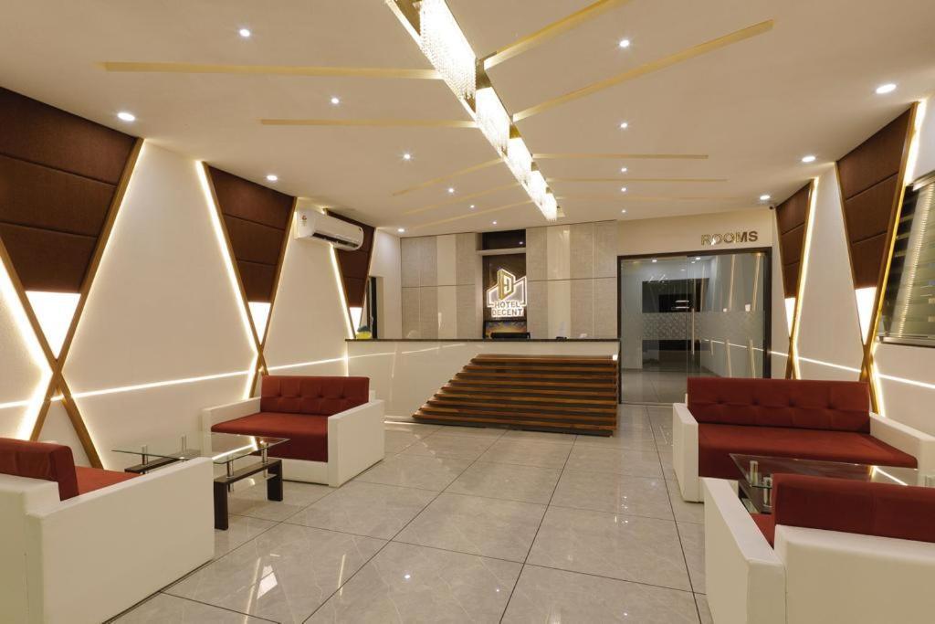 Unjha Hotel Decent المظهر الخارجي الصورة
