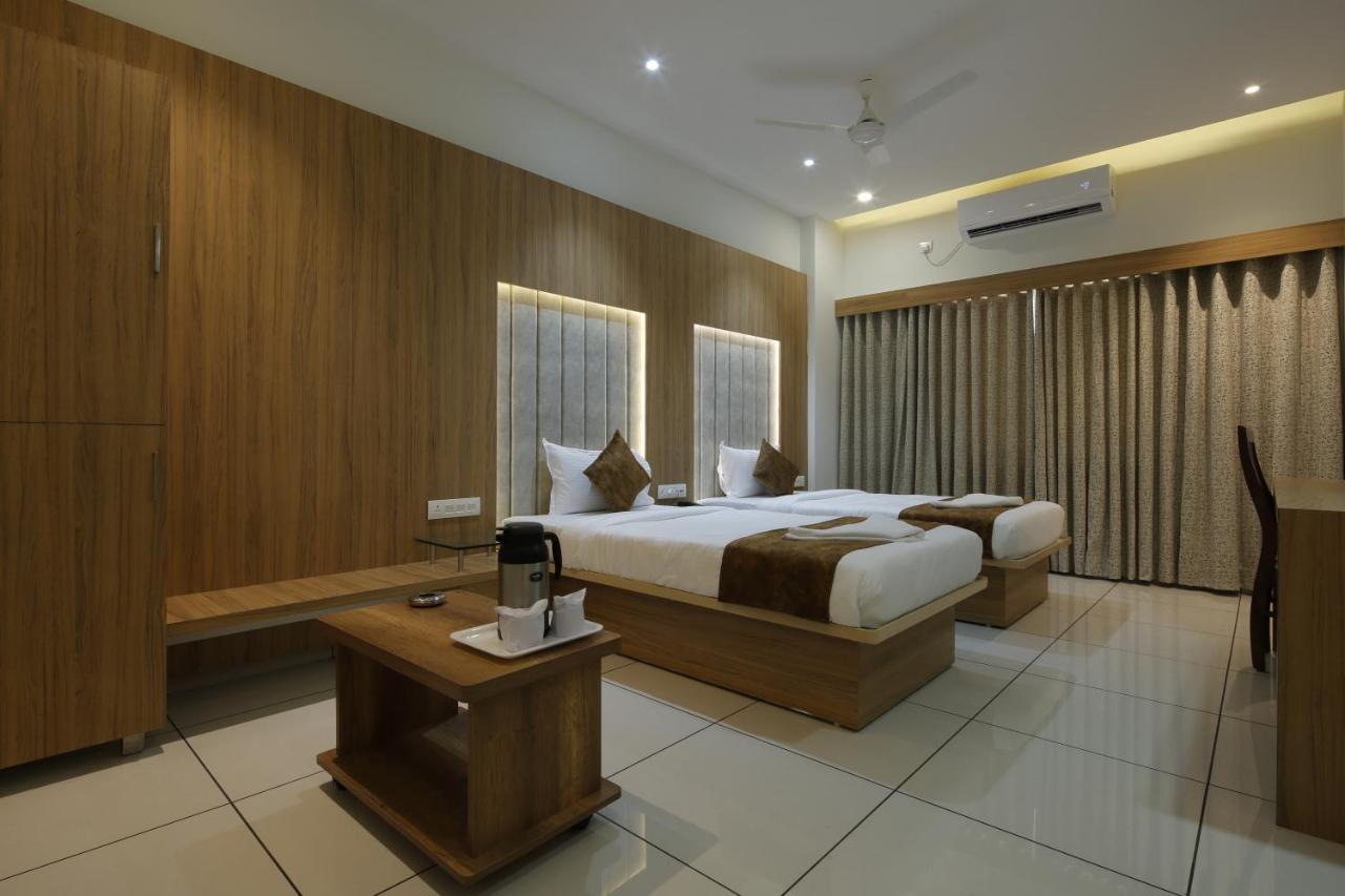 Unjha Hotel Decent المظهر الخارجي الصورة