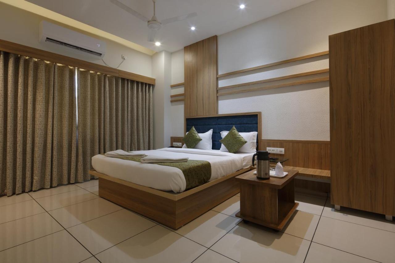 Unjha Hotel Decent المظهر الخارجي الصورة