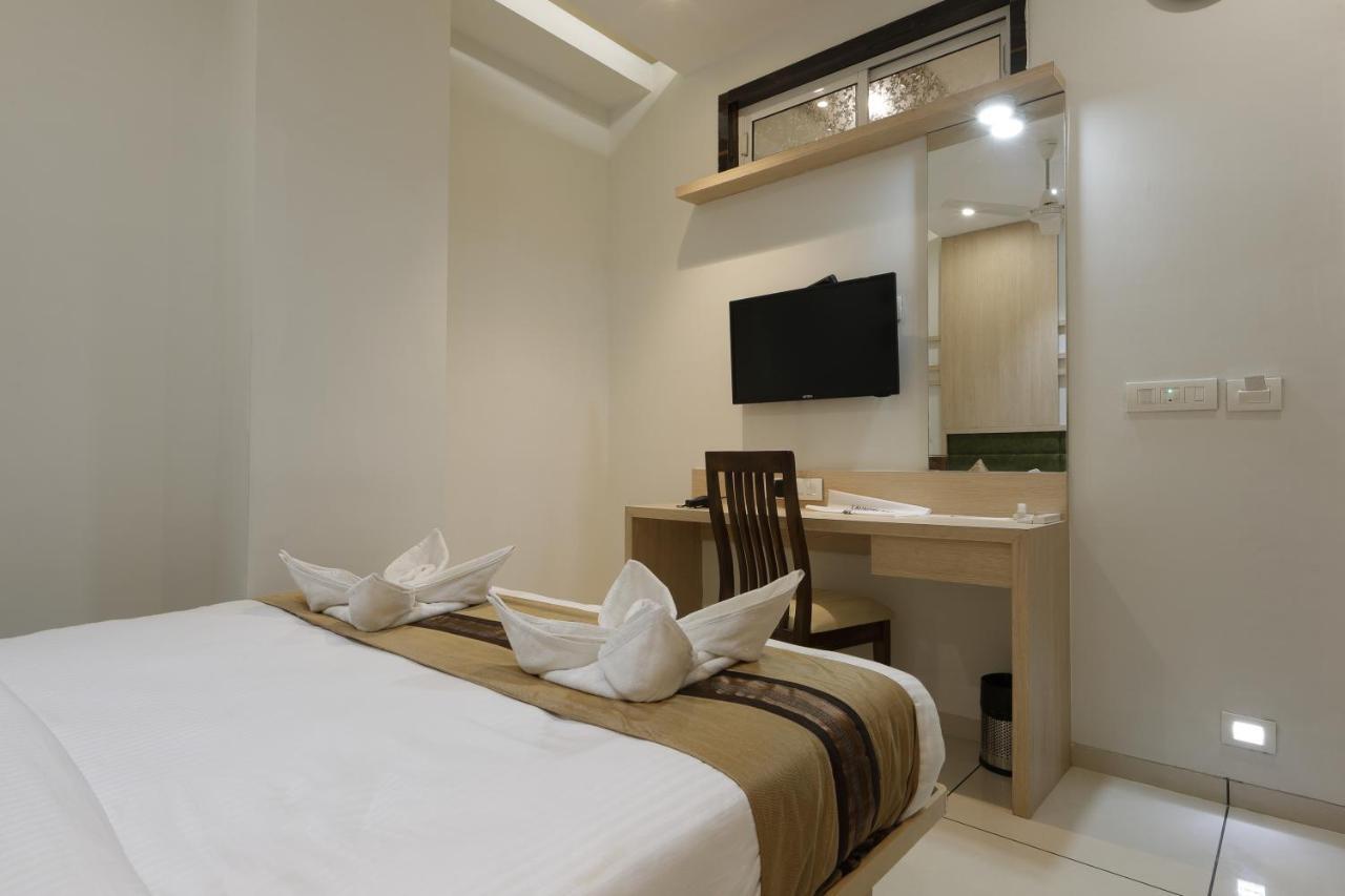 Unjha Hotel Decent المظهر الخارجي الصورة