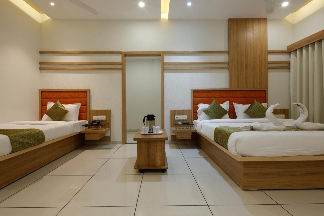 Unjha Hotel Decent المظهر الخارجي الصورة