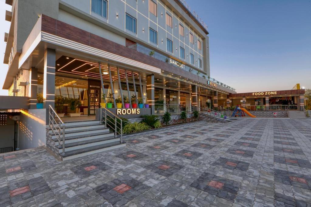 Unjha Hotel Decent المظهر الخارجي الصورة